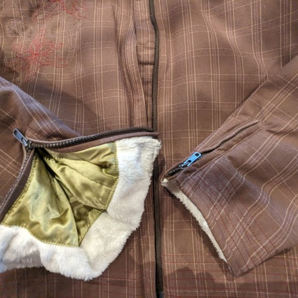 Embroidered Jacket from Mountain Hardwear - Picture 8 of 17